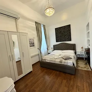  Holiday home Colosseo Italy